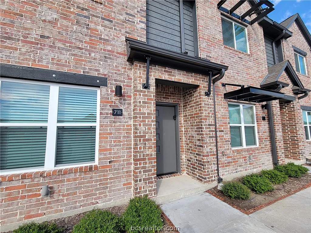 Building Photo - 1451 Associates Ave #711