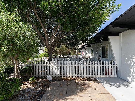3rd image of 3917 Haines St #3917