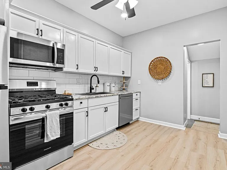 3602 5th St — Photo 6