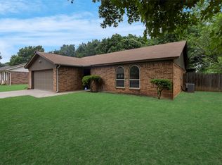 4301 Middlebrook Dr, Arlington, TX 76016