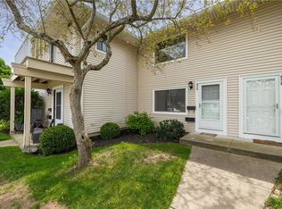 858 Eastbrooke Ln, Rochester, NY 14618