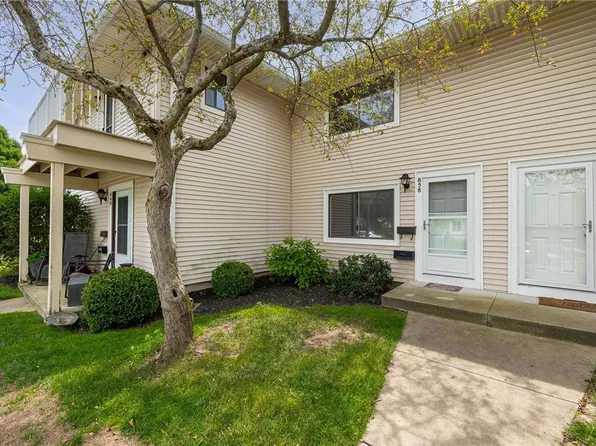 858 Eastbrooke Ln, Rochester, NY 14618