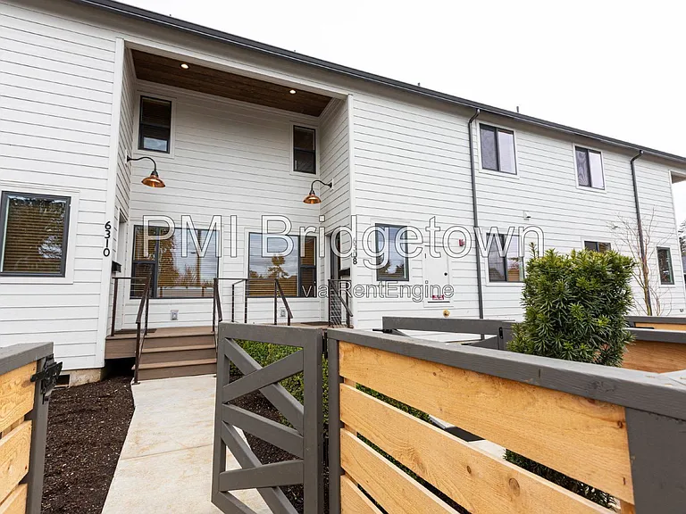 6308 SE Duke St — Photo 3