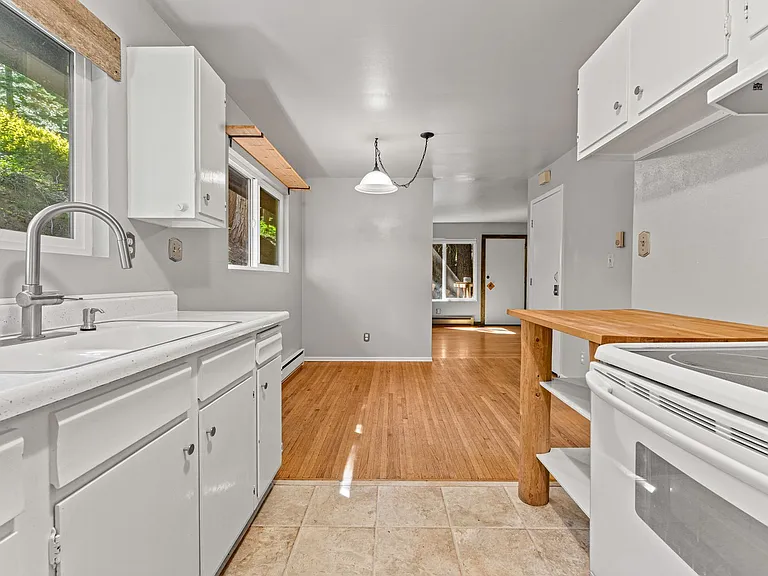 765 Bunker Dr — Photo 3
