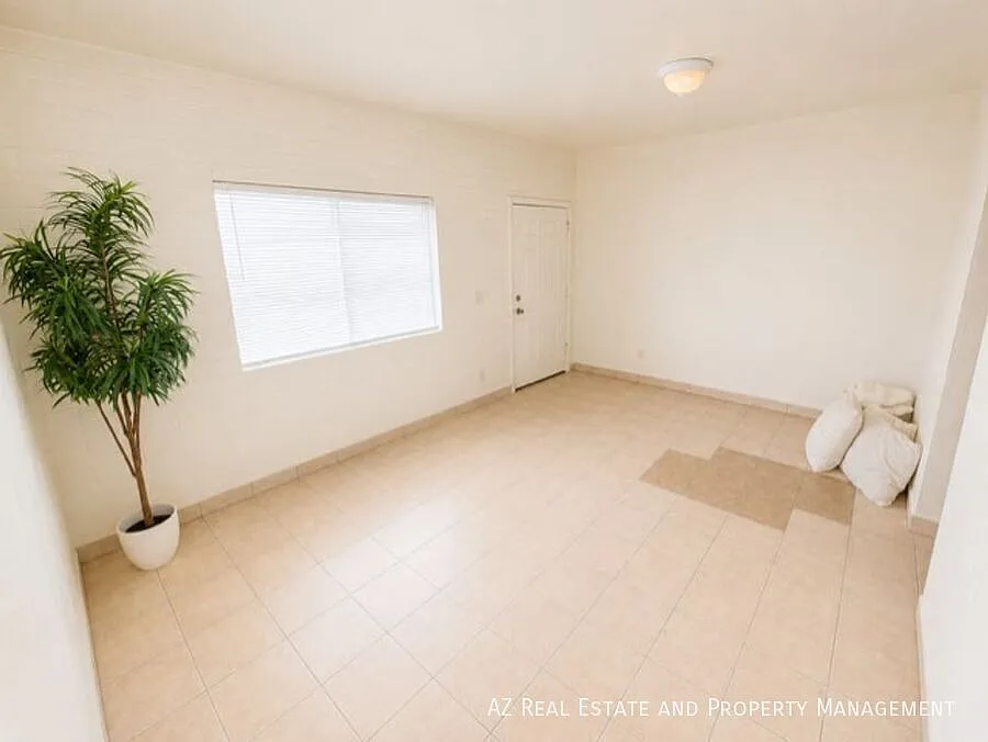 Affordable Studio Living in a Prime Phoenix Location $500 deposit + First month FREE on a 13 mont... — Photo 4