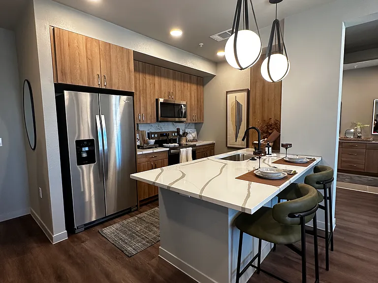 FM 1102 — Photo 2