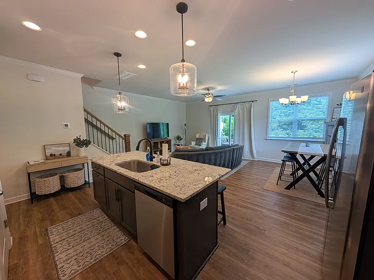 200 Bridge Point Dr — Photo 4