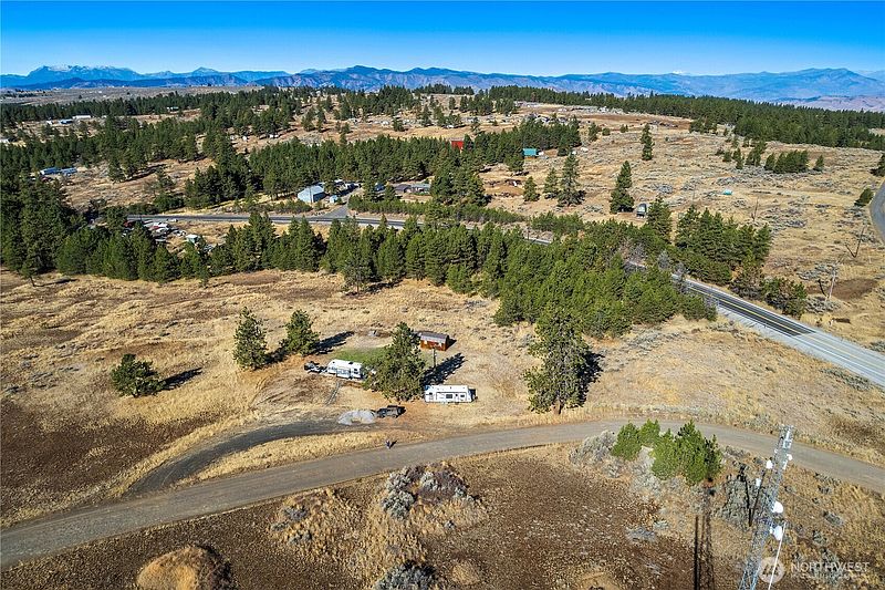 3rd image of 303 Sunset Way