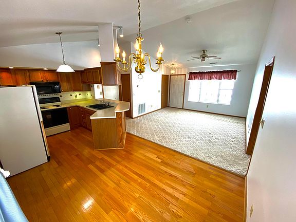 3rd image of 1289 Hillview Cir W