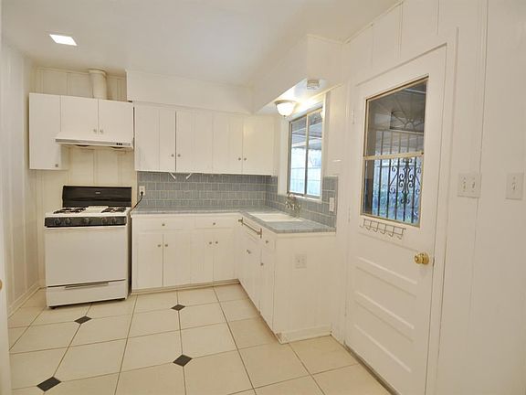 4th image of 7515 Schiller St