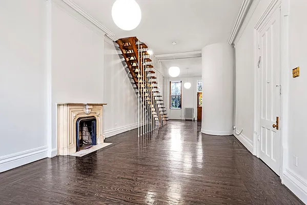 Rented by Level Group | media 2