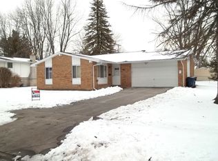 712 Adams Dr, Midland, MI