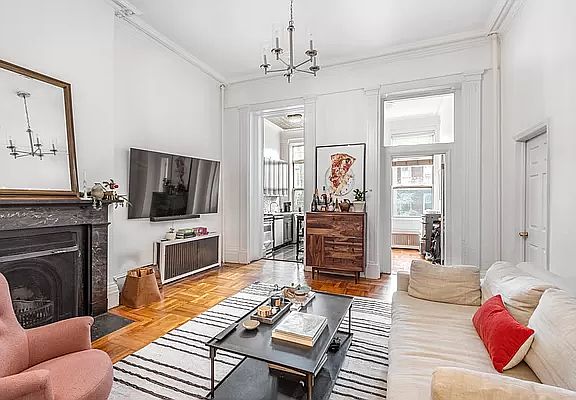 5th image of 271 W 11th St APT 1A