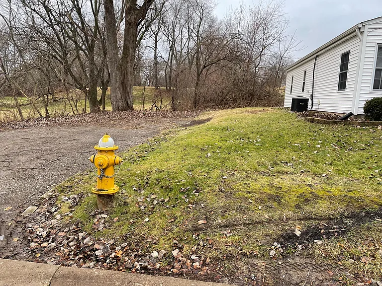 19 Riverview Ln — Photo 2