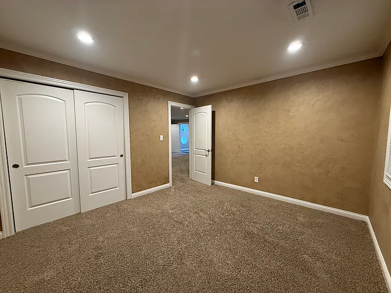 105 Floss Mar Ct — Photo 4