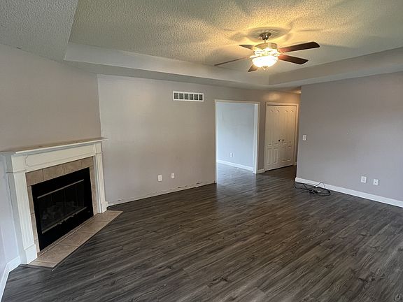 3rd image of 723 Iron Horse Dr