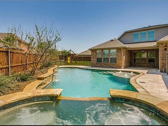 2nd image of 1050 Everglades Dr