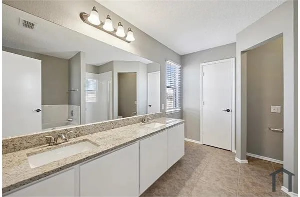 Building Photo - 217 Amber Ridge Dr