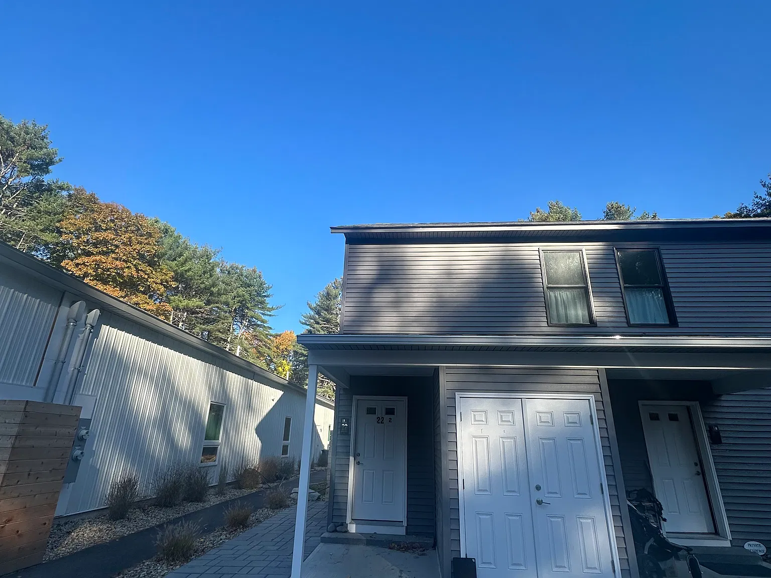 2 bed, 1000 sqft, $2,200 — Photo 2