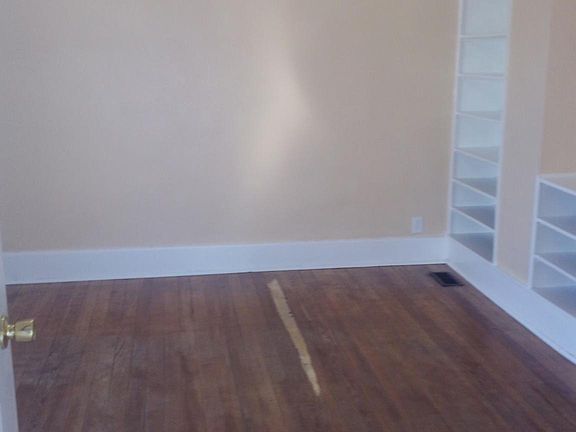 3rd image of 710 N Lindsay St