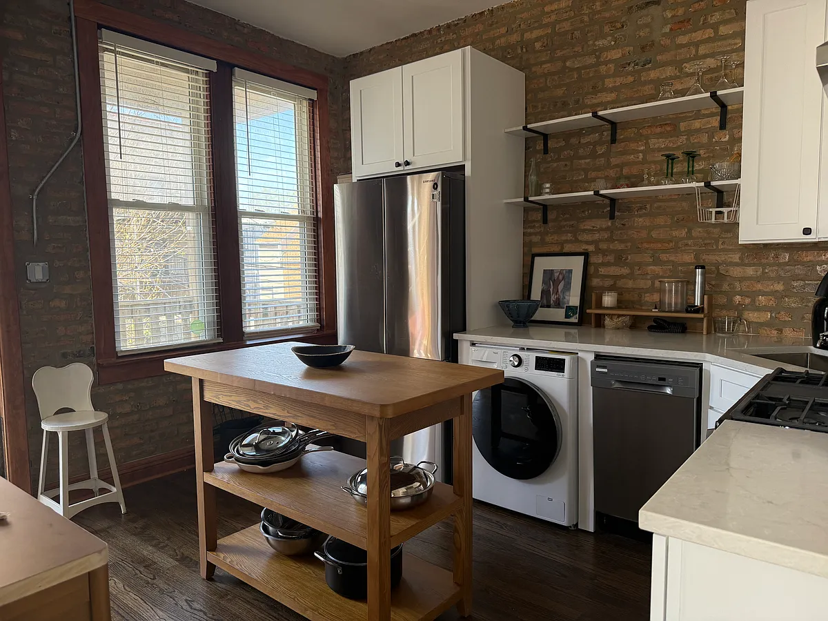 Building Photo - 2842 W Augusta Blvd #2W