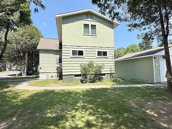 3rd image of 58684 Water St