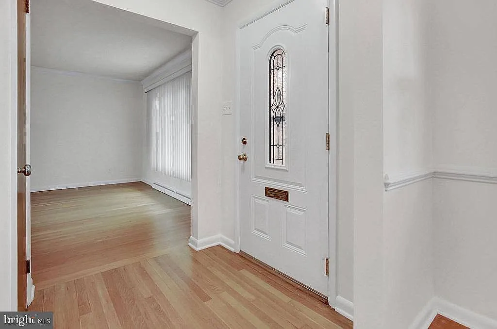 3 bed, 2003 sqft, $1,800 — Photo 2