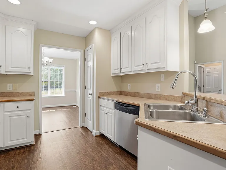 505 Heron Dr — Photo 5