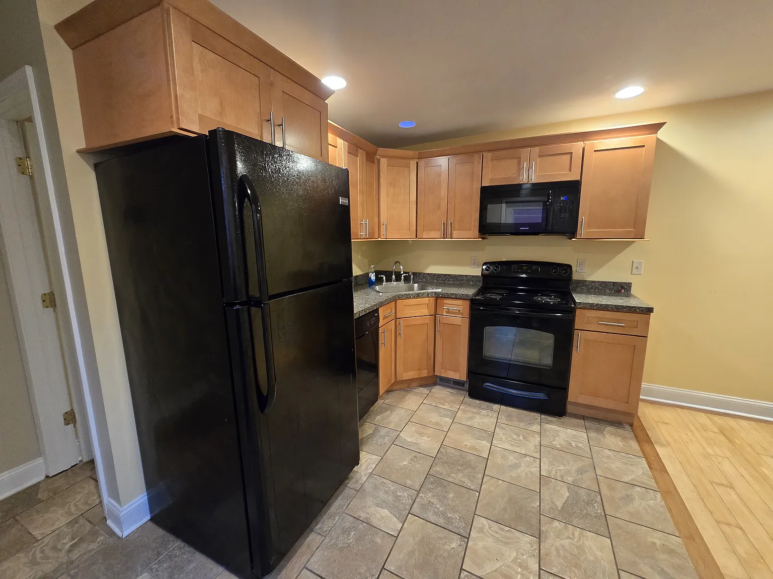 Studio, 500 sqft, $750 — Photo 2
