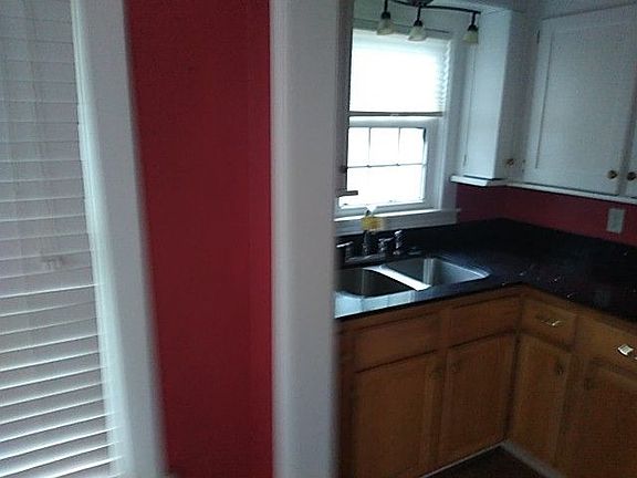 3rd image of 817 Carlisle Dr