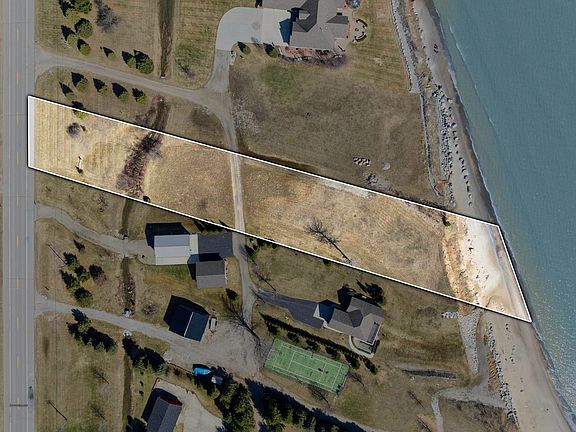 4th image of 4480 Lakeshore Rd