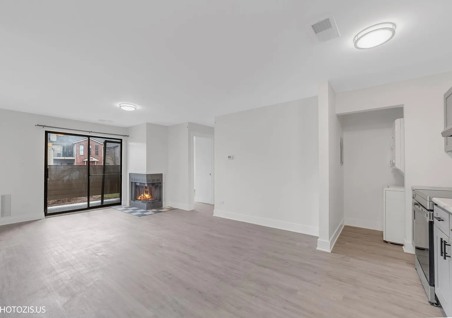 2 bed, 1075 sqft, $2,200 — Photo 3