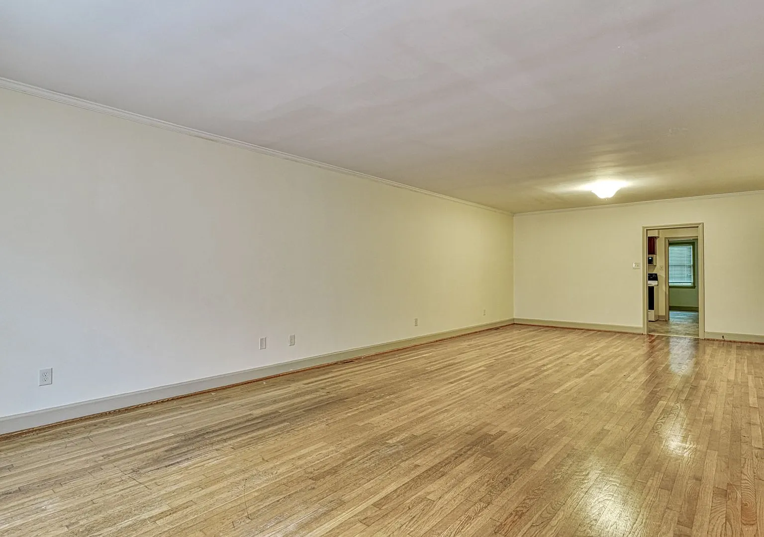 831 John B White Sr Blvd — Photo 3