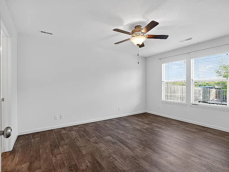 3272 Maitland Dr — Photo 25