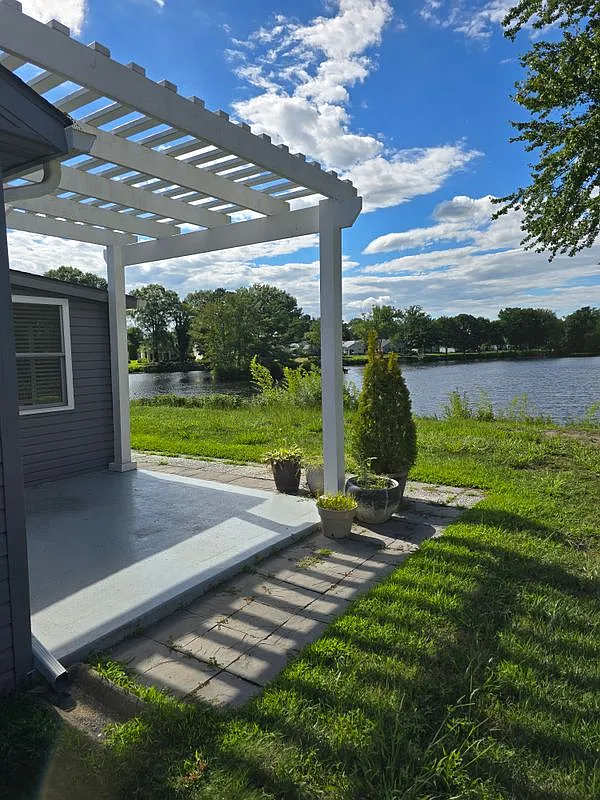 2 bed, 1.5 bath, 1350 sqft, $2,600 — Photo 2