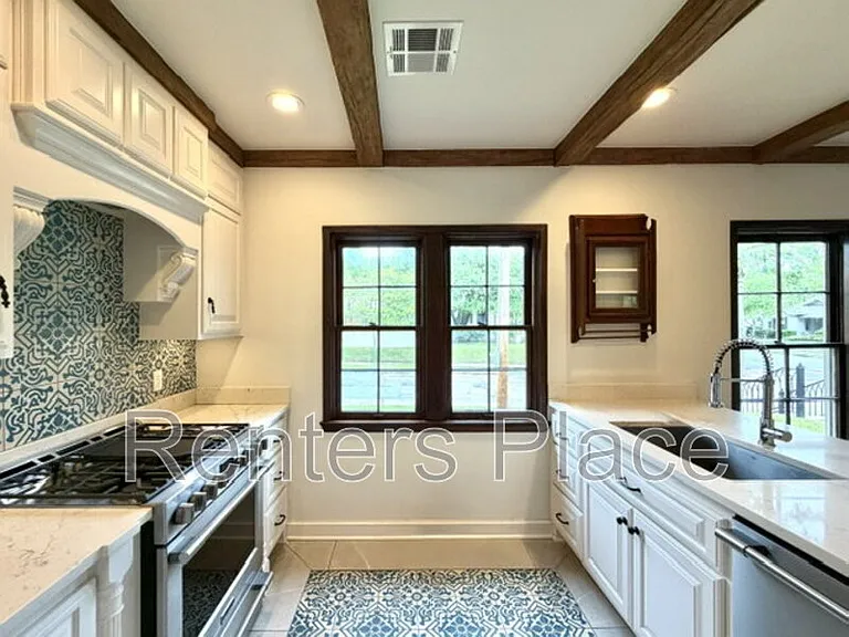 1904 S Yorktown Ave — Photo 13