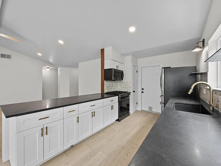 8708 Huebinger Pass — Photo 12