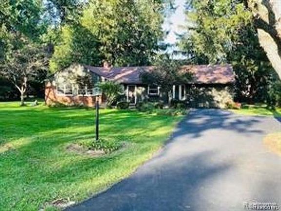 4th image of 4076 Chestnut Hill Dr