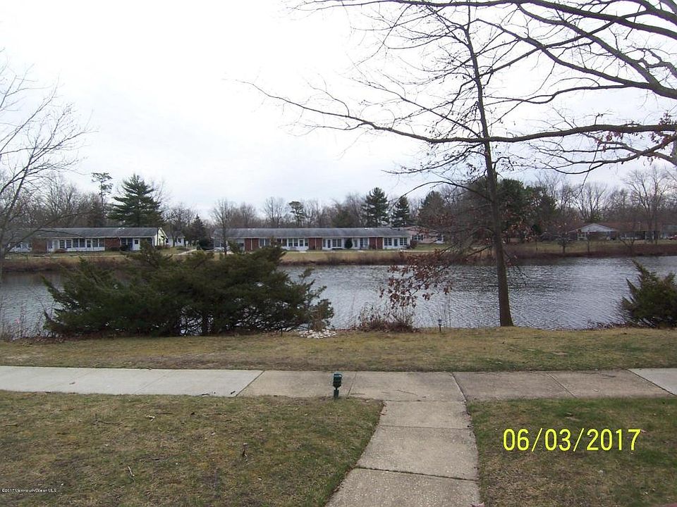 1st image of 582B Lake Point Dr