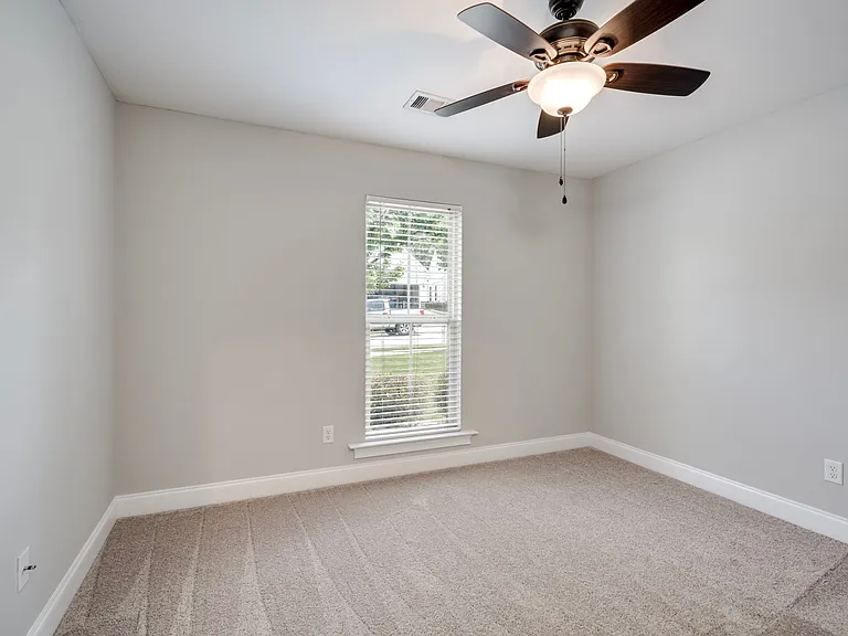 812 Paisley Ln — Photo 22