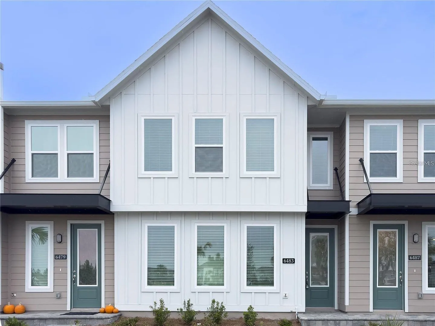 3 bed, 2.5 bath, 1750 sqft, $2,350 — Photo 1