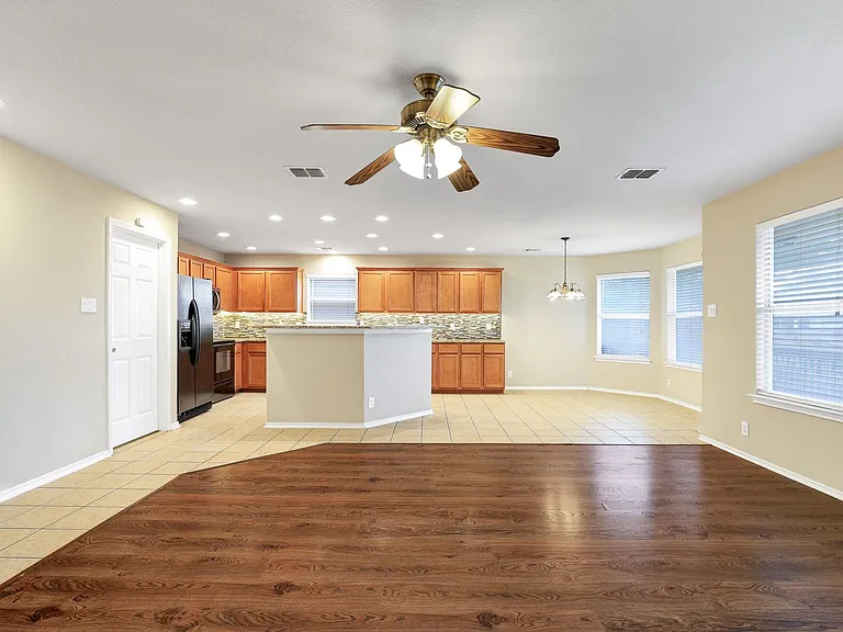 9610 Discovery Dr — Photo 8