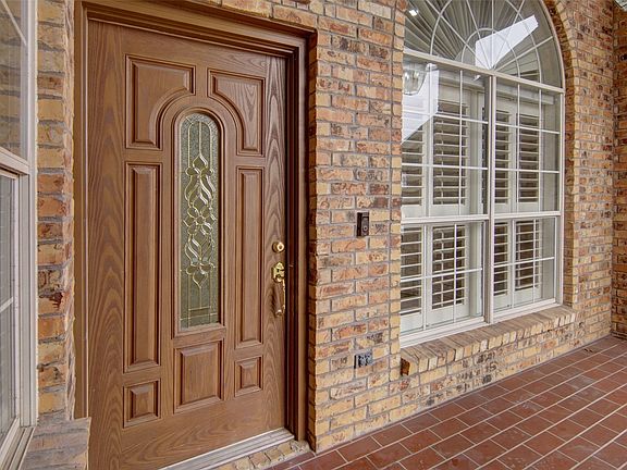 2nd image of 2122 Clear Lake Rd