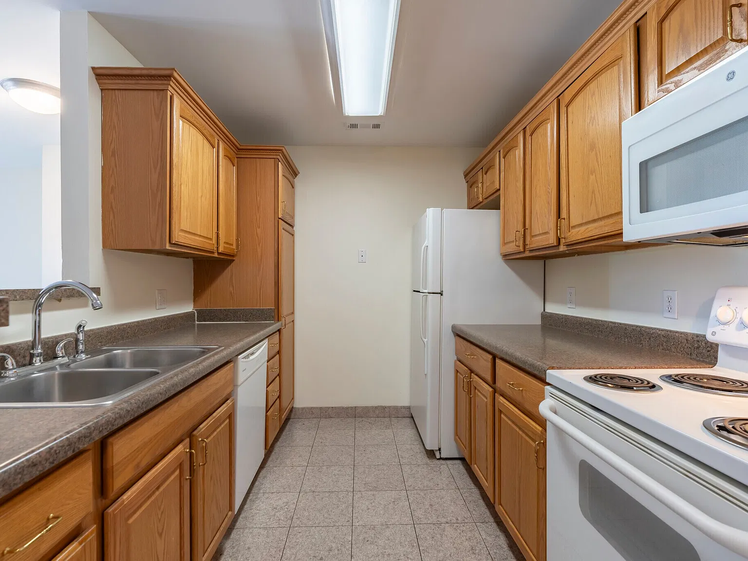 2 bed, 1000 sqft, $1,290 — Photo 3