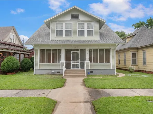 704 Lincoln St, Coffeyville, KS 67337