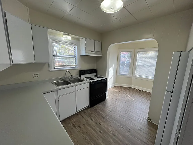 321 E. Taylor Street — Photo 6