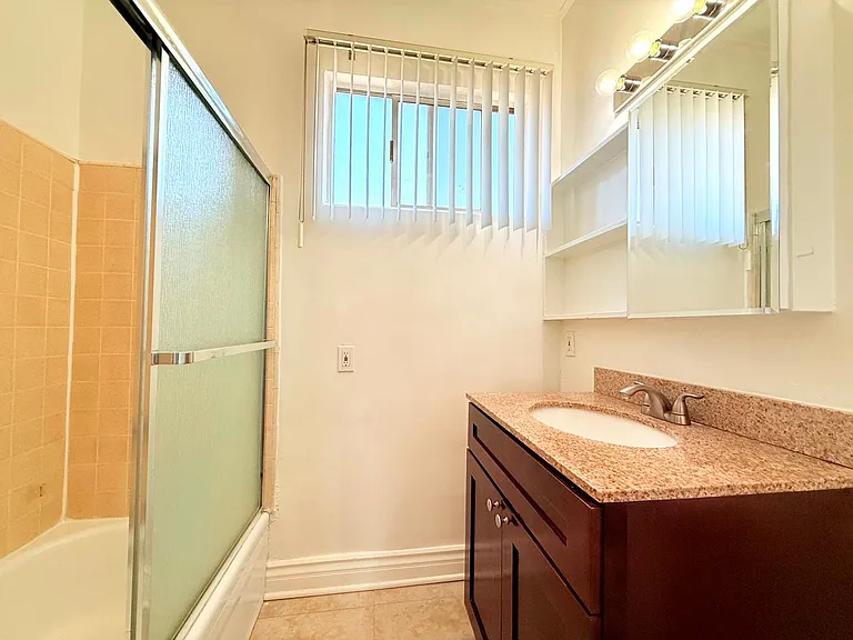 1376 N. Serrano Avenue — Photo 36