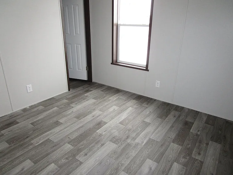 Colonial Oaks — Photo 16