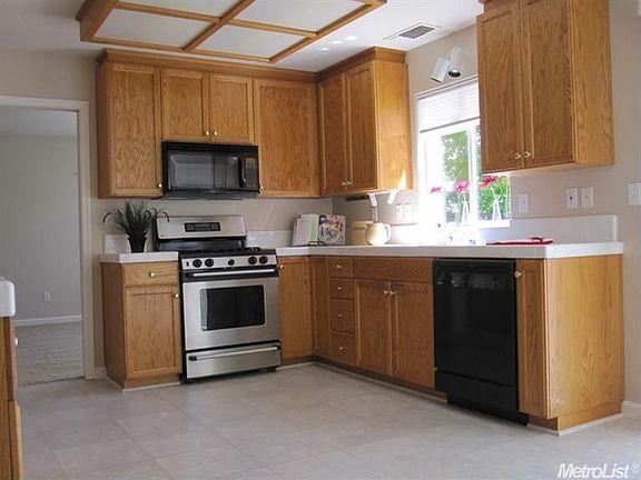3rd image of 215 Canyon Creek Cir
