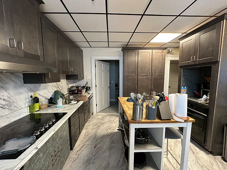 899 Hancock St — Photo 9